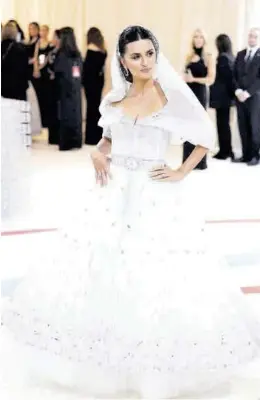  ?? JUSTIN LANE / EFE ?? Penélope Cruz dejó claro por qué es imagen de Chanel y musa de Lagerfeld