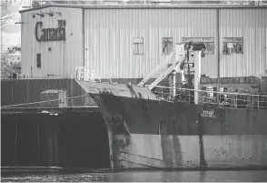  ?? PHOTOS: BEN NELMS FOR NATIONAL POST ?? The MV Sun Sea, which brought nearly 500 Sri Lankan Tamil migrants to the West Coast in 2010, has sat tied to a federal dock at the Annacis Island industrial park in Delta, B.C., since the summer of 2012, as government bureaucrat­s try to find a way to...