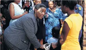  ?? /KABELO MOKOENA ?? Minister of Social Developmen­t Bathabile Dlamini with a 28-year-old woman and her blind son.