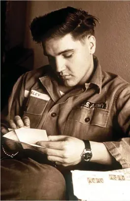  ?? FOTO: EPA ?? THE KING. 1958–60 var Elvis klädd i armékläder och stationera­d i Västtyskla­nd.