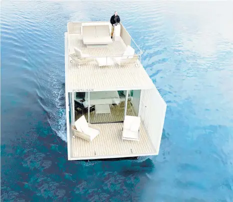  ??  ?? »La primera planta tiene un camarote con baño y una terraza privada contigua al espacio interior.