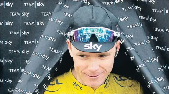  ?? CHRISTOPHE ENA / AP ?? Froome asoma la cabeza de nuevo y podrá tomar la salida en el Tour de Francia, el próximo sábado