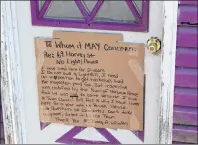  ?? CHRIS LEWIS/THE COMPASS ?? Tammy Whalen placed this sign on her front door following issues regarding unpaid bills.