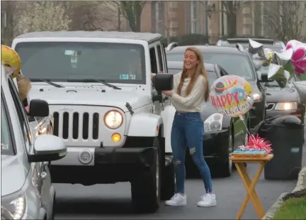  ?? ANDREW ROBINSON/MEDIANEWS GROUP ?? Cars arrive to celebrate Peyton Palazzo’s 18th birthday on Sunday.