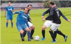  ?? FOTO: HKB ?? Der VfL Nendingen (blau) hier gegen den FC Weigheim will gegen die SpVgg Aldingen punkten.