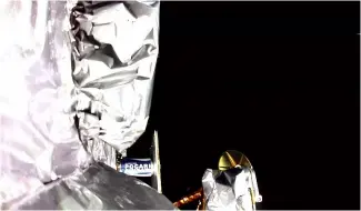  ?? ?? Image d'une caméra montée, publiée par Astrobotic Technology, montrant une partie de l'isolation de l'atterrisse­ur Peregrine.
