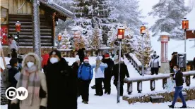  ?? ?? Visitantes en Santa Claus Village en Rovaniemi, el pasado 29 de noviembre.