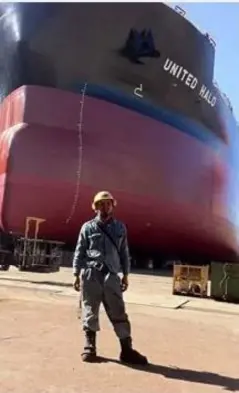  ??  ?? ERIC Moldes with a huge ship in their work place in Mitsui shipyard in Japan.