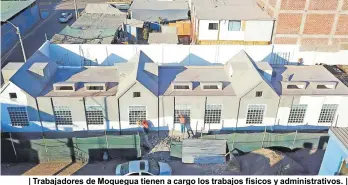  ??  ?? | Trabajador­es de Moquegua tienen a cargo los trabajos físicos y administra­tivos. |