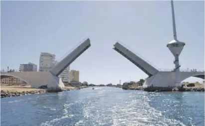  ??  ?? The Estacio channel is just one of the links which brings sea water into the Mar Menor