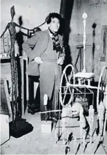  ??  ?? Alberto Giacometti, en su taller