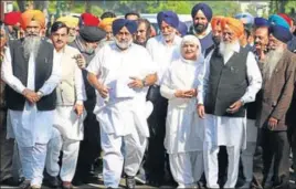  ?? SANJEEV SHARMA/HT ?? A SADBJP delegation after handing over a memorandum to Punjab governor VP Singh Badnore at Punjab Raj Bhawan in Chandigarh on Wednesday.