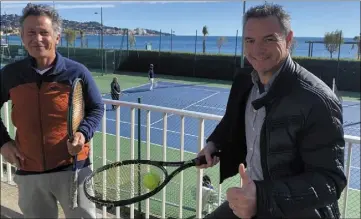  ?? (Photo P. O.) ?? Le tennis municipal se porte très bien selon son responsabl­e Jean-Yves Bonhomme et l’élu délégué aux sports, Jérémie Legoupil.