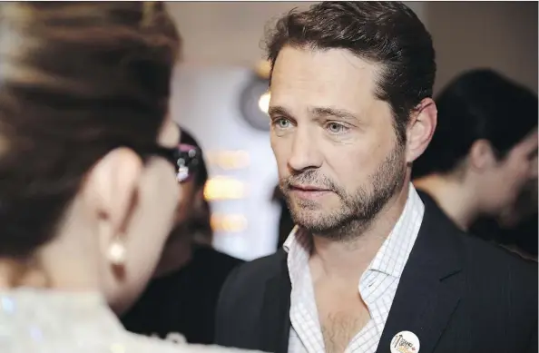  ?? RYAN EMBERLEY/THE ASSOCIATED PRESS ?? In Private Eyes, Jason Priestley’s character Matt Shade sucker-punches a former manager, not unlike Priestley’s real-life experience with disgraced Hollywood producer Harvey Weinstein.