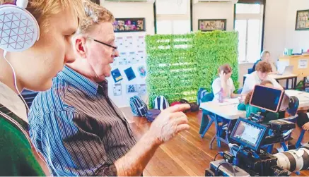  ?? Picture: Contribute­d ?? MOVIES IN MONTO: Monto State High School students take part in the Noosa Film Academy workshops.