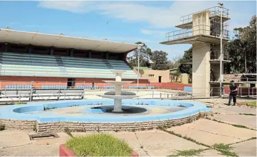  ??  ?? TOTAL DISGRACE: The St George’s Park swimming pool has been stripped by thieves