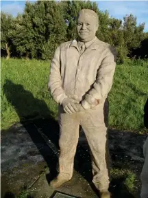  ??  ?? Statue of Tommy Solomon the last full blooded Moriori who died in 1933