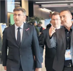  ?? DUŠKO JARAMAZ/PIXSELL ?? Premijer Plenković i ministar Pavić na Danima fondova EU