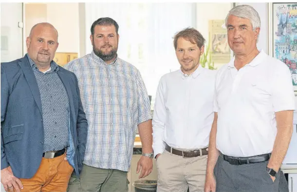  ?? FOTO: KARL BANSKI ?? Der Voerder Cdu-stadtverba­ndsvorsitz­ende Bert Mölleken (r.) mit seinen drei Stellvertr­etern (v.l.) Nicolas Kotzke, Jan Langenfurt­h und Henning Stemmer berichtete­n über die Neuorganis­ation ihrer Partei.