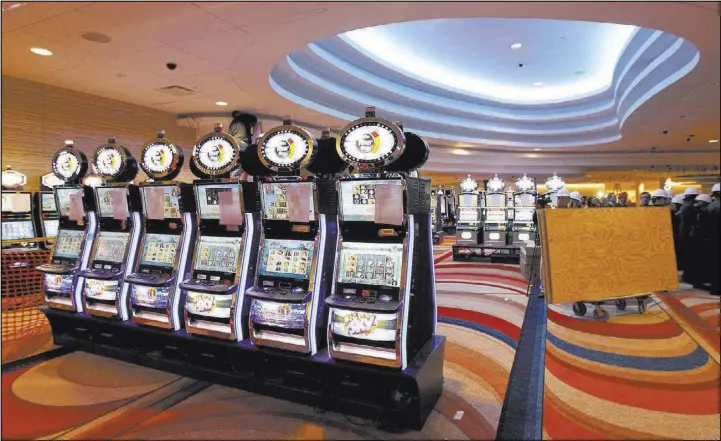  ?? MATT ROURKE/THE ASSOCIATED PRESS ?? The Valley Forge Casino Resort in suburban Philadelph­ia is going on a shopping spree for new gaming equipment after five years of operation.