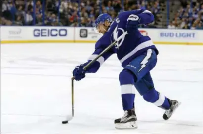  ?? MIKE CARLSON — THE ASSOCIATED PRESS ?? Tampa Bay’s Steven Stamkos breaks his stick on a shot attempt against the Winnipeg Jets during the second period of a game in Tampa in Feb. 2016. Despite technologi­cal advances that turn carbon fiber into one-piece, fine-tuned machines that are custom...