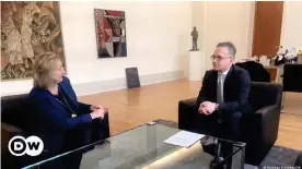  ??  ?? Bundesauße­nminister Heiko Maas im DW-Interview mit Rosalia Romaniec