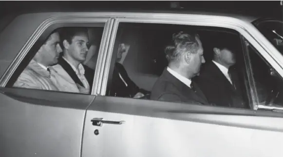  ?? TORONTO STAR FILE PHOTO ?? Wayne Ford, flanked by guards in the back seat, heads toward his life term on May 30, 1967.