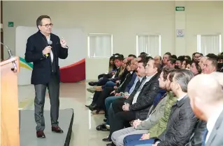  ?? ?? ▮ De visita en Saltillo, Ildefonso Guajardo dijo a empresario­s y universita­rios que la disponibil­idad de electricid­ad podría afectar la atracción de proyectos.