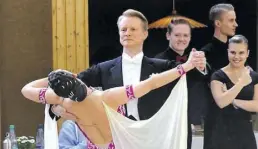  ?? BILD: Privat ?? In der Nicht-Corona-Zeit: Arnd-Ragnar und Verena Rhiemeier bei einem Turnier-Auftritt