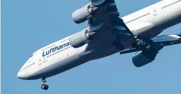  ?? Foto: Frank Rumpenhors­t, dpa ?? Die Lufthansa gehört zu den wenigen Airlines, die noch Jumbojets in ihrer Flotte haben.