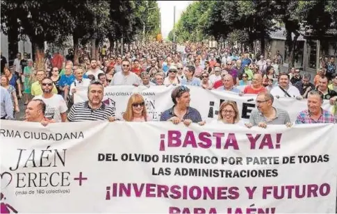  ?? // IDEAL ?? Una de las manifestac­iones convocadas por Jaén Merece Más para denunciar el abandono de la provincia