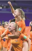  ?? Alex Grimm / Getty Images ?? Dutch goal scorer Jackie Groenen hitches a ride with Inessa Kaagman.