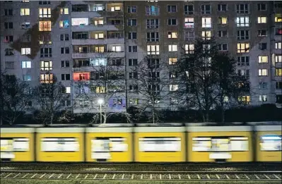  ?? PICTURE ALLIANCE / GETTY ?? La eficiencia de la iluminació­n de las casas ha mejorado desde que se prohibiero­n las luces incandesce­ntes