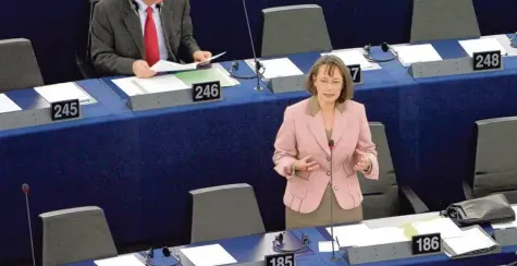 ?? Foto: Rolf Haid, dpa ?? SPD-Europa-Vizepräsid­entin Evelyne Gebhardt: Die Spitzenkan­didatin der Südwest-SPD soll nach Willen von Nahles einer 33-Jährigen Platz machen.