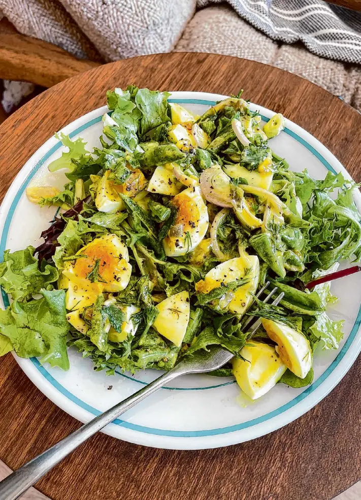  ?? Christian Reynoso/Special to the Chronicle ?? The classic French sauce gribiche gets a second look in this spring lunch salad.