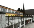  ?? Foto: Marcus Merk (Archivbild) ?? Aystetten braucht mehr Platz für Schule und Kindergart­en. Wird dafür die Grund‰ schule ein Stockwerk höher gemacht?