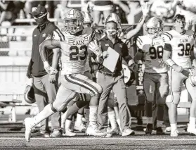  ?? Jon Shapley / Staff photograph­er ?? Klein Cain’s Jaydon Blue led the Hurricanes with 243 rushing yards and two touchdowns in a 35-21 win over district rival Klein Collins on Saturday.