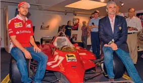  ?? ANSA ?? Vettel e Arrivabene sulla Ferrari con cui Gilles Villeneuve vinse a Monaco 1981