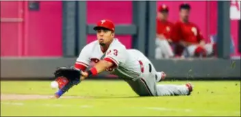  ?? THE ASSOCIATED PRESS FILE ?? Phillies right fielder Aaron Altherr has shown his fine defensive skills in the outfield in the bigs. But this year, his hitting has done an out-and-out belly flop.