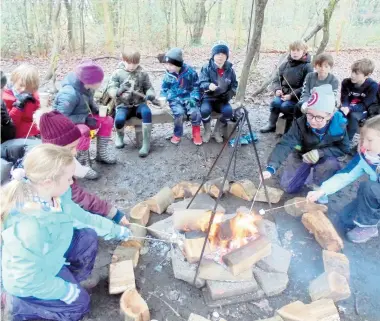  ??  ?? Dolphin School children celebrate its 50th anniversar­y with marshamall­ows.