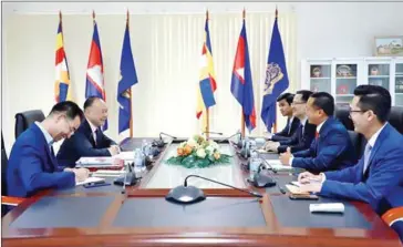  ?? NIDIR ?? Australian ambassador to Cambodia Pablo Kang (top left) in a meeting with Nidir leaders.