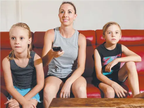  ?? Picture: STEWART McLEAN ?? BIG HIT: Sport-loving family Quinn, 7, Meritta and Darcy Hayes, 10, enjoy a big game.