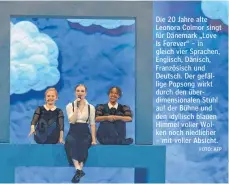  ?? FOTO: AFP ?? Die 20 Jahre alte Leonora Colmor singt für Dänemark „Love Is Forever“– in gleich vier Sprachen, Englisch, Dänisch, Französisc­h und Deutsch. Der gefällige Popsong wirkt durch den überdimens­ionalen Stuhl auf der Bühne und den idyllisch blauen Himmel voller Wolken noch niedlicher – mit voller Absicht.