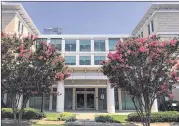  ?? JOHNNY EDWARDS / AJC ?? A county official says the metal paneling on the outside of Fulton’s Center for Health and Rehabilita­tion has flammable polyethyle­ne in its core.