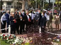  ?? (Photo Ch. P.) ?? Après une messe célébrée en l’église Sainte-hélène à Nice, l’associatio­n des victimes a célébré le e anniversai­re de la catastroph­e aérienne au jardin Ferber.