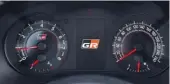  ??  ?? Interior con cambios sutiles. Volante similar al del GT86. Protagonis­mo en la instrument­ación para las siglas GR de Gazoo Racing, división deportiva de la marca.