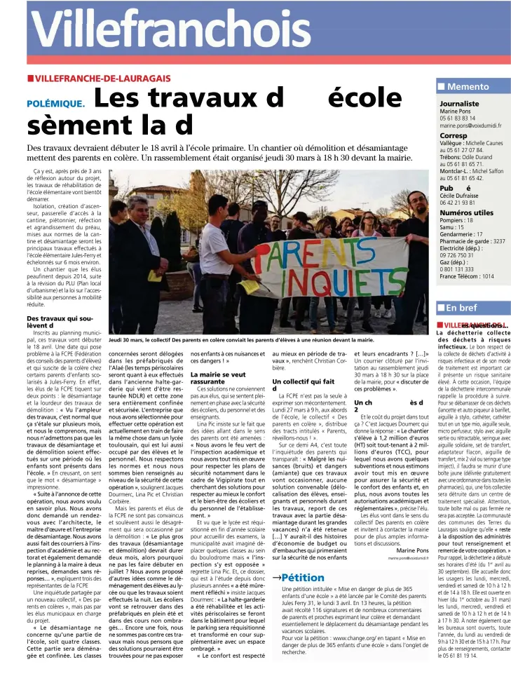  ??  ?? Jeudi 30 mars, le collectif Des parents en colère conviait les parents d’élèves à une réunion devant la mairie.