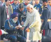  ??  ?? Prime Minister Narendra Modi with Marshal Arjan Singh during the At Home at the President’s house in New Delhi on January 26, 2016. RAJ K RAJ / HT