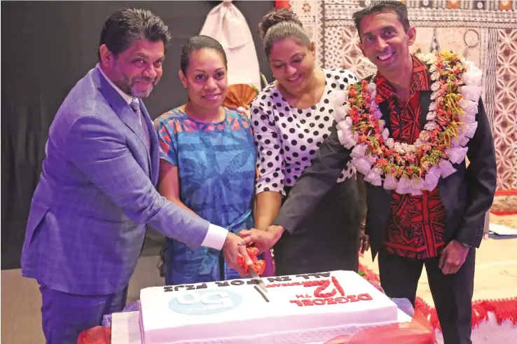  ?? Kelera Sovanasiga ?? Attorney-General and Minister for Economy Aiyaz Sayed-Khaiyum with grant winners Karolina Saunitoga and Mahazabeen Khan, and Digicel chief executive officer Farid Mohammed. Photo: