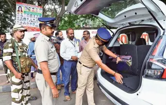  ?? S. MAHINSHA ?? Caution in the time of polls: Election Commission officials, along with the police, checking vehicles in Thiruvanan­thapuram on Saturday to ensure compliance with the model code of conduct for the Lok Sabha elections.